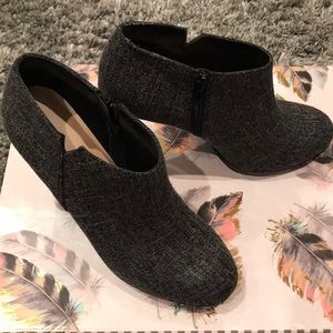 KELLY & KATIE ANKLE BOOTIES SIZE 8